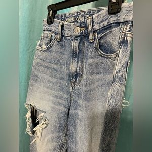 American Eagle Ripped Mom Jeans/ High Waisted/ Size 00